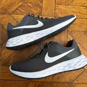 Nike Revolution 6 Men’s running shoes 10.5